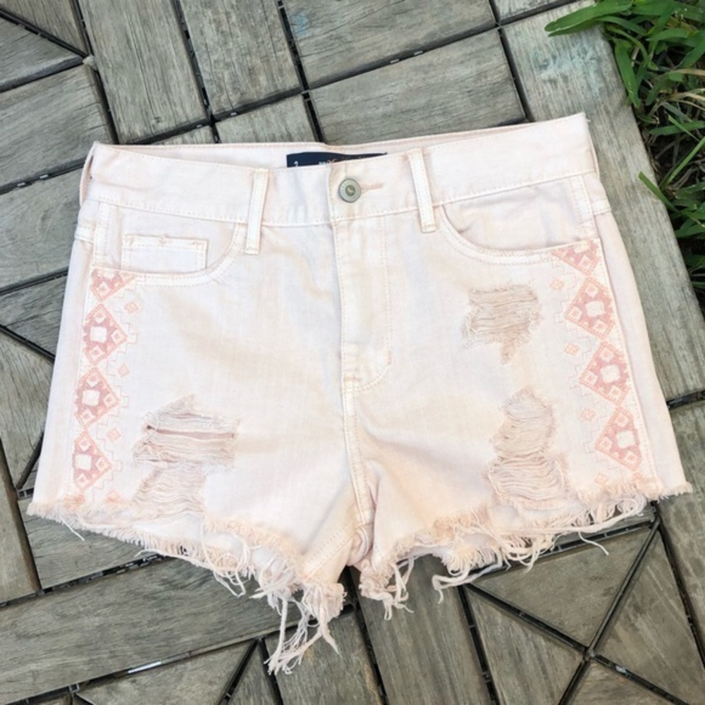 Hollister Embroidered High Rise Shorts Size 26